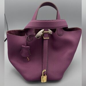 NWOT Elegant Purple Leather Bucket Purse with Lock & Key Detail – Trendy Handbag